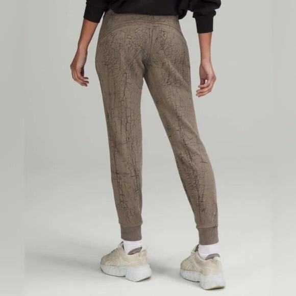 Lululemon Warm Down Jogger 7/8 Length Thread Dye Rover Black, Size 0 - Picture 3 of 7